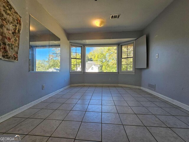 spare room with light tile patterned flooring