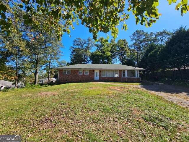 ranch-style home with a front lawn