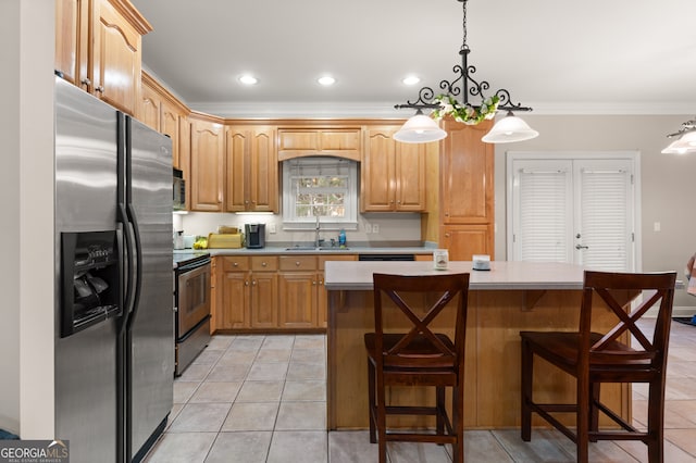 kitchen with sink, a kitchen island, hanging light fixtures, stainless steel appliances, and crown molding