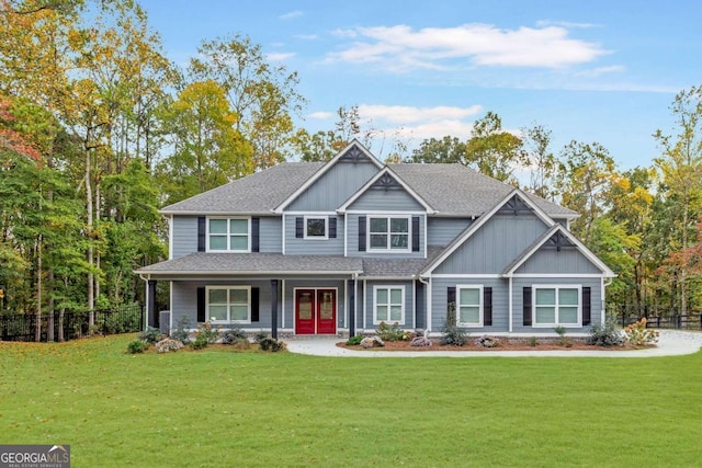 craftsman inspired home featuring a front yard