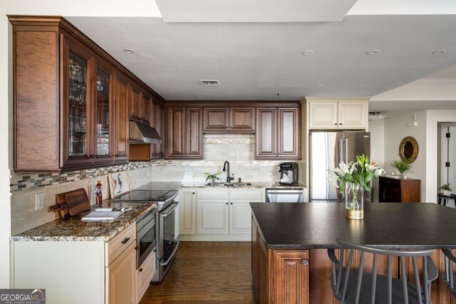 living area featuring crown molding