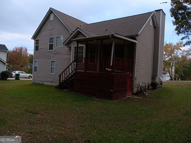 view of front facade featuring a front lawn