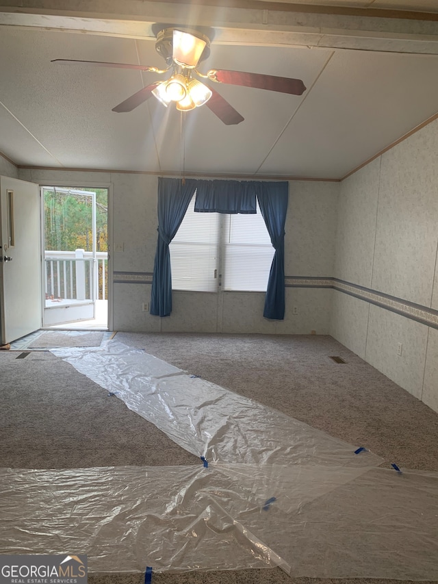 empty room with ceiling fan