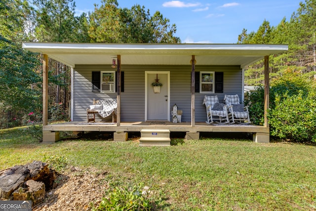 view of front facade with a porch and a front lawn