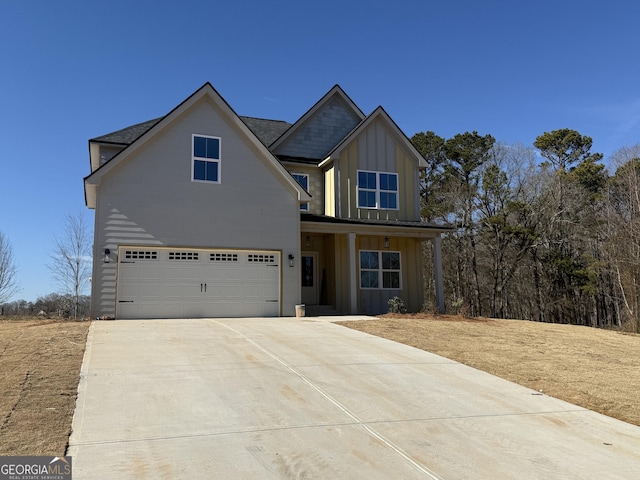 view of front facade featuring a garage