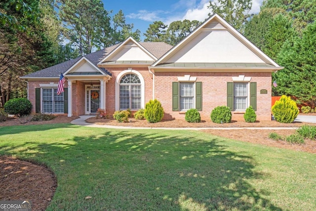 view of front of house with a front lawn