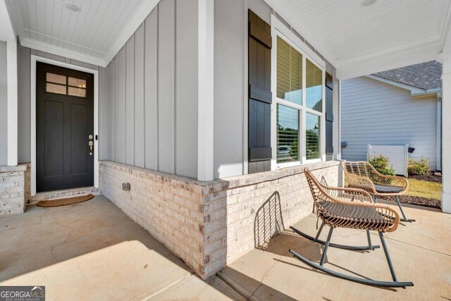 property entrance featuring covered porch