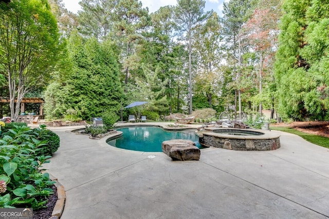 view of pool with a pergola, a patio area, and an in ground hot tub