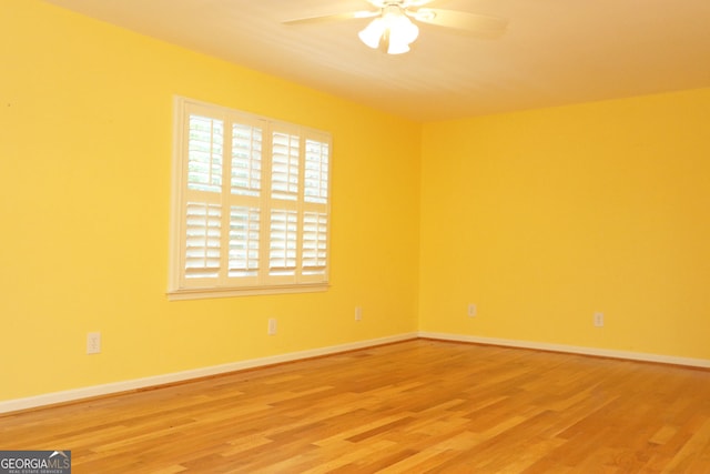 unfurnished room with wood-type flooring and ceiling fan