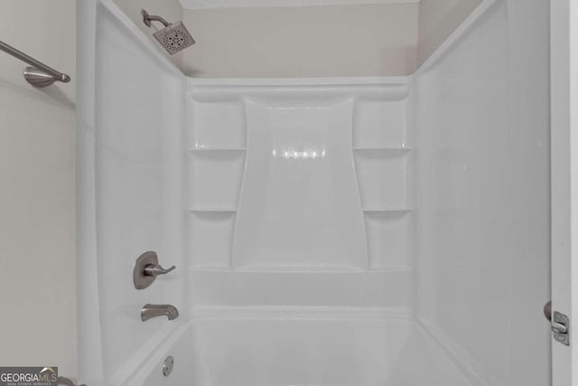 bathroom with tub / shower combination