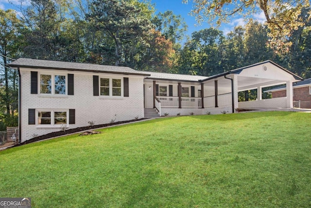 ranch-style house featuring a front yard