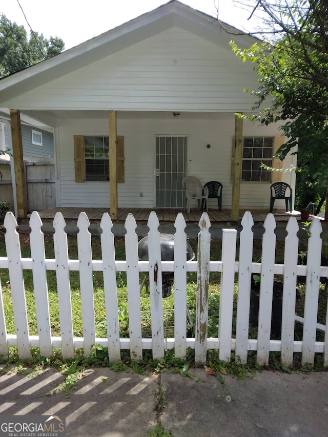 view of front of house with covered porch