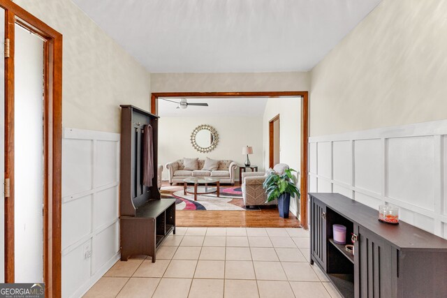 living room with light wood-type flooring and ceiling fan