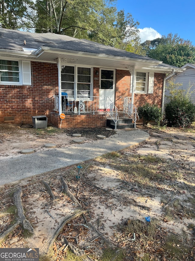 view of front of property featuring a porch