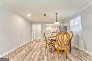 dining room featuring crown molding and light hardwood / wood-style floors