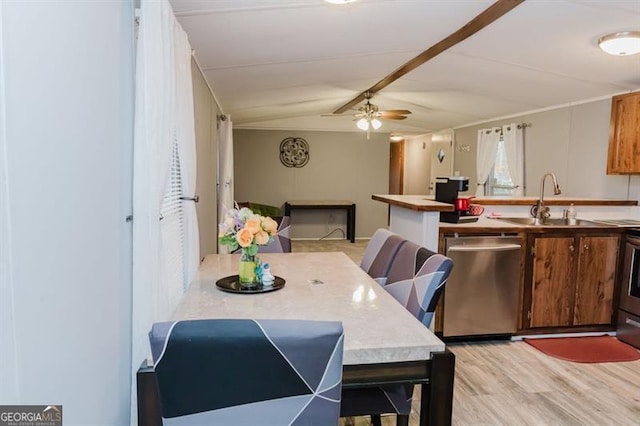 dining room with sink, light hardwood / wood-style floors, lofted ceiling, and ceiling fan