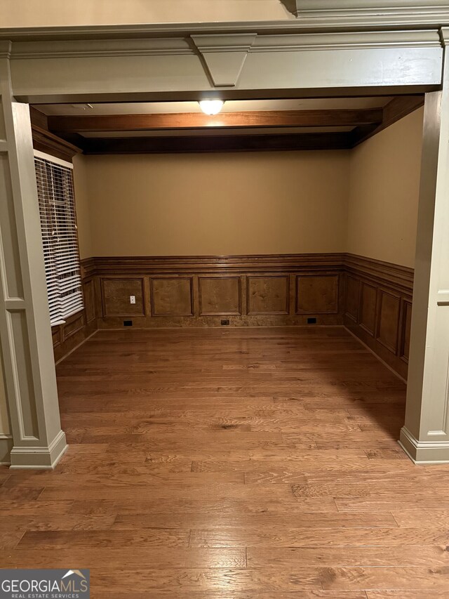 bedroom featuring light carpet, a raised ceiling, ceiling fan, and ornamental molding