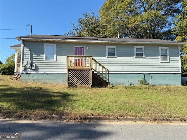 view of front of house featuring a front yard