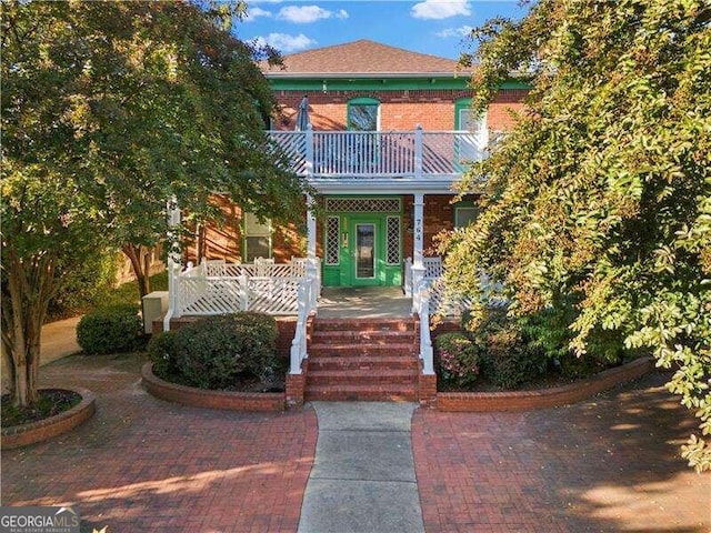 view of front of house with a balcony