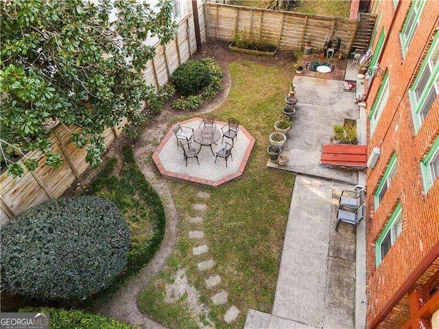 view of yard with a patio area