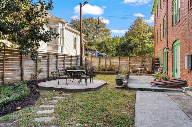 view of yard with a patio