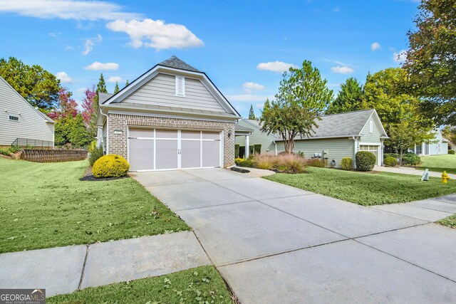 view of front of home featuring a front lawn