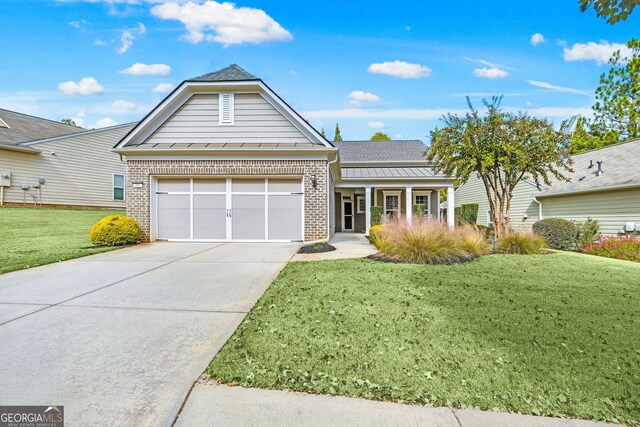 view of front of property featuring a front lawn and a garage