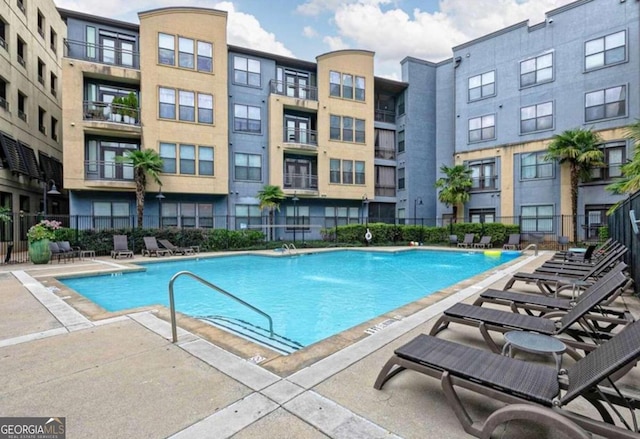 view of pool with pool water feature