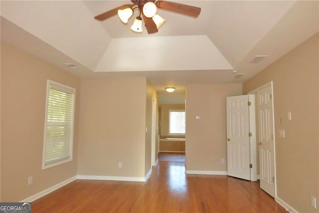 empty room featuring light hardwood / wood-style flooring and ceiling fan