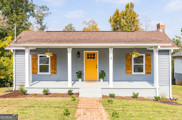 view of front of house featuring a front lawn and a porch