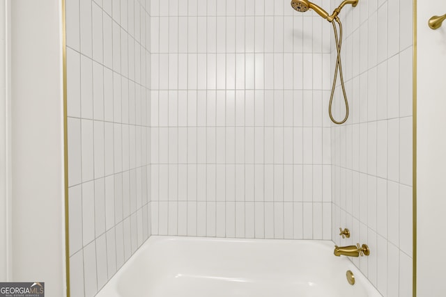 bathroom featuring tiled shower / bath combo