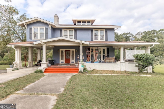 view of front of property featuring a front yard and a porch