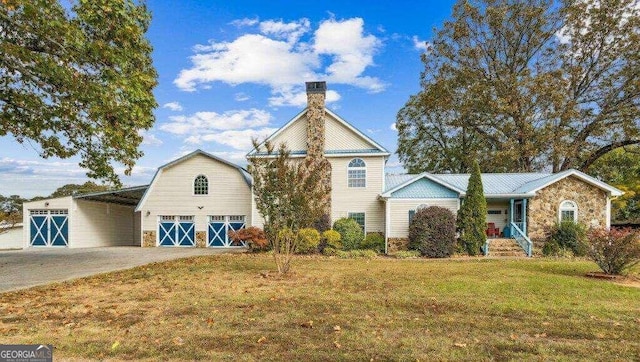 view of front of property with a front yard