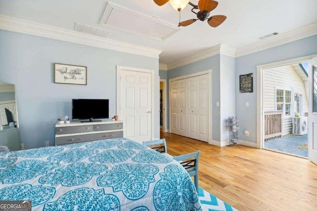 bedroom with hardwood / wood-style floors, crown molding, and ceiling fan