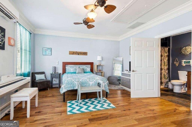 bedroom featuring light hardwood / wood-style floors, ornamental molding, and ceiling fan