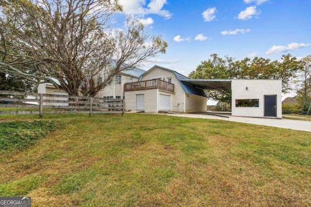 view of front facade featuring a carport and a front lawn