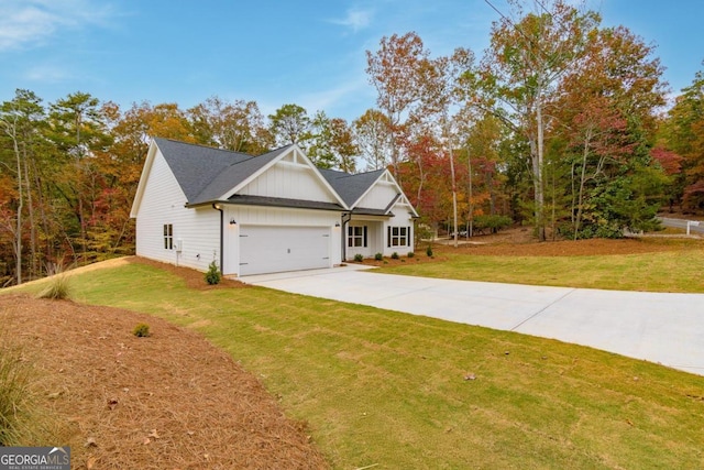 view of front of home featuring a front lawn and a garage