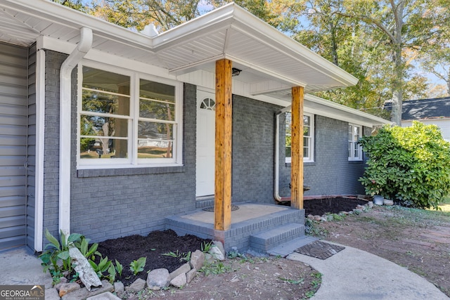 property entrance featuring a porch