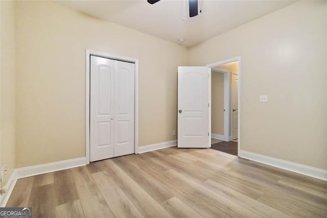 unfurnished bedroom featuring light wood-type flooring, a closet, and ceiling fan