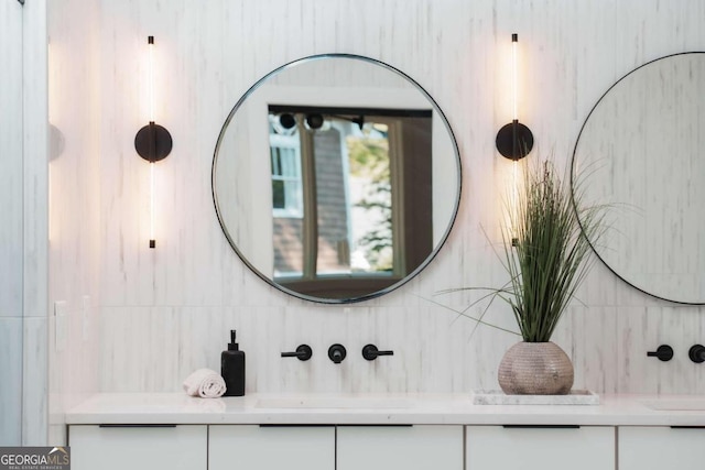 bathroom with backsplash and vanity