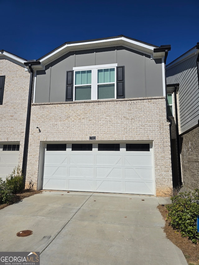 view of front facade with a garage