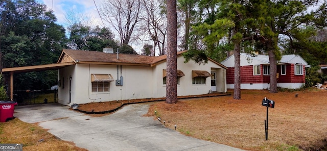 view of front of property featuring a carport