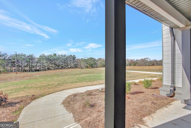 view of yard featuring a rural view