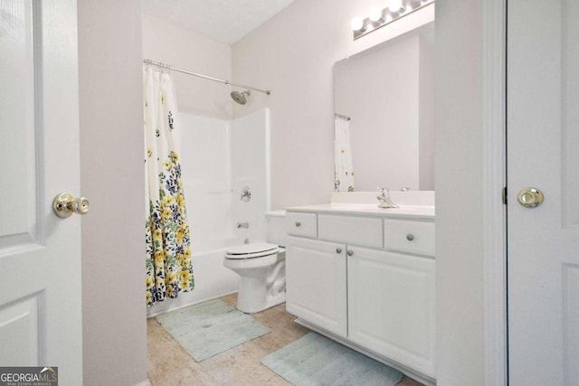 full bathroom with shower / bath combo with shower curtain, vanity, and toilet