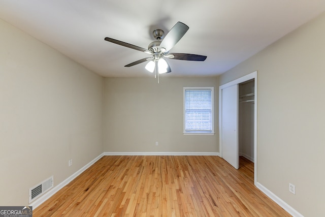 unfurnished bedroom with light hardwood / wood-style floors, a closet, and ceiling fan