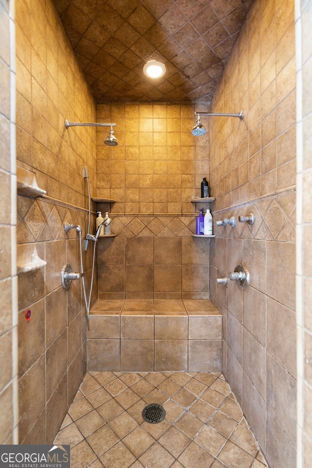 bathroom featuring a tile shower