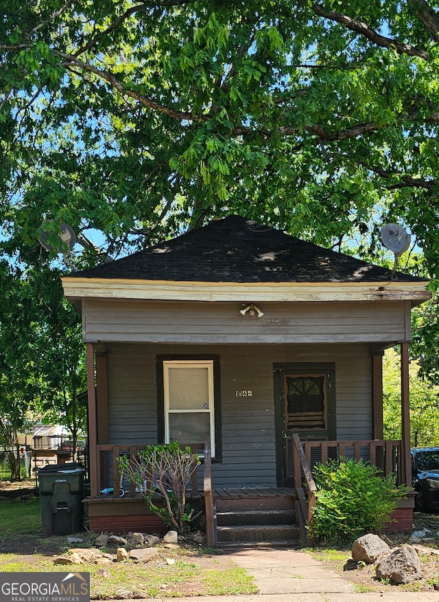 view of front of house featuring a porch