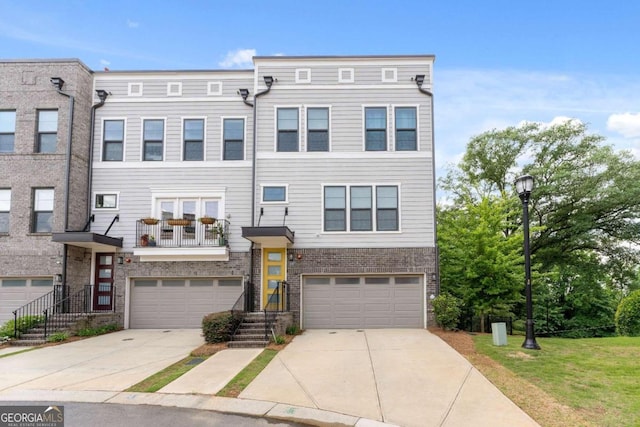 townhome / multi-family property featuring a garage