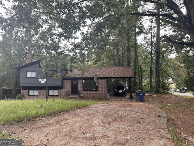 view of front facade with a carport