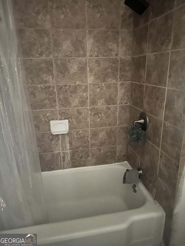 bathroom with shower / bath combo